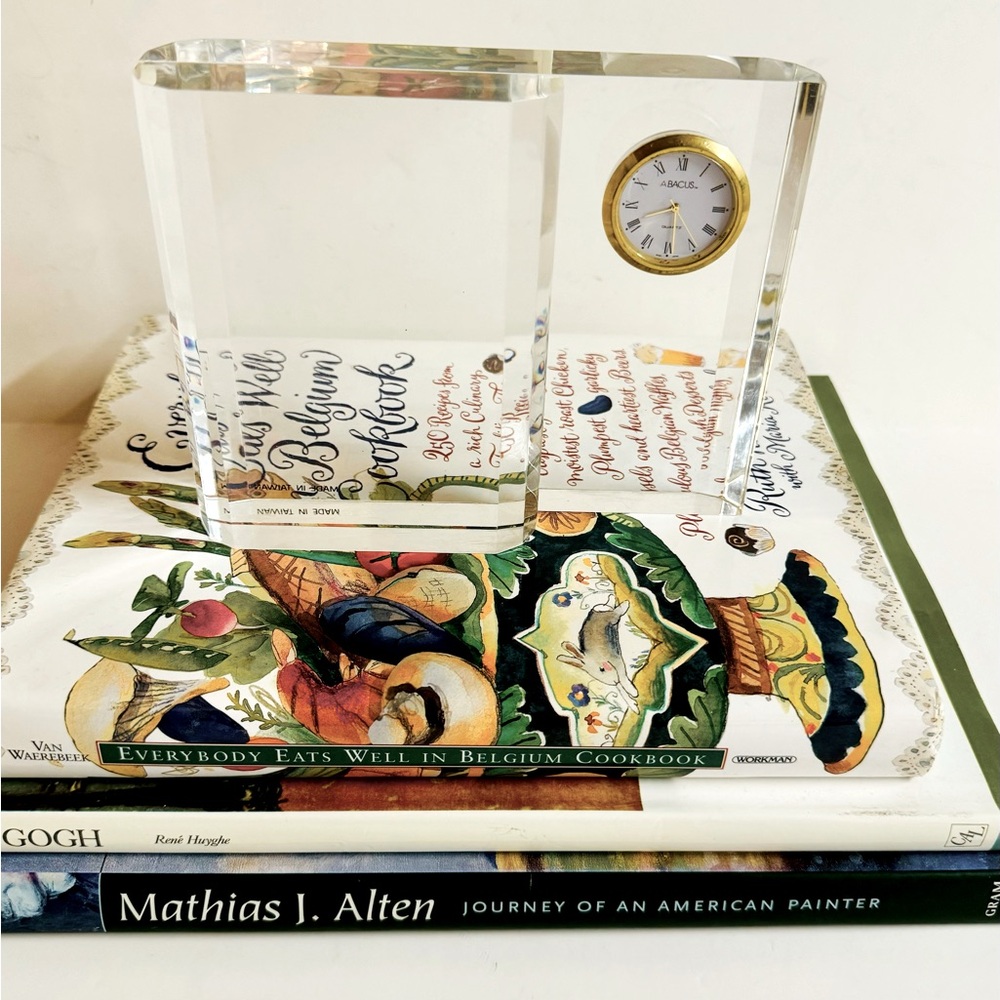 Vtg.Lucite Abacus Quartz table/desk clock.Made in Taiwan.In working condition.